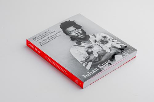 Juhan Kuus. Inimlikkuse mõõt. 45 aastat dokumentaalfotograafiat Lõuna-Aafrikas. Teine täiendatud trükk. The Measure of Humanity. 45 Years of Documentary Photography in South Africa.Second Edition