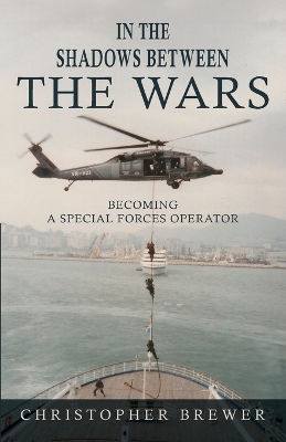 In the Shadows Between the Wars: Becoming a Special Forces Operator Large type / large print edition