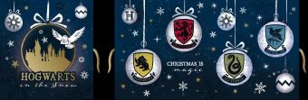 Harry Potter Adventskalender Teens: In einer faltbaren Box mit Schleife verschlossen, mit Inlay und Folieneffekt. Inhalt: 2D Radierer, 3 Washi Tapes (1x Papiertape, 1x Glitzertape, 1x Folieneffekt), 3 Geschenkanhänger mit Folieneffekt, Sti